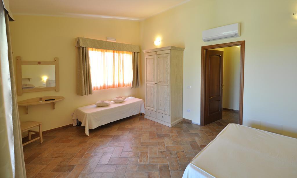 Affittacamere B&B La Villa Dei Graniti Villasimius Δωμάτιο φωτογραφία